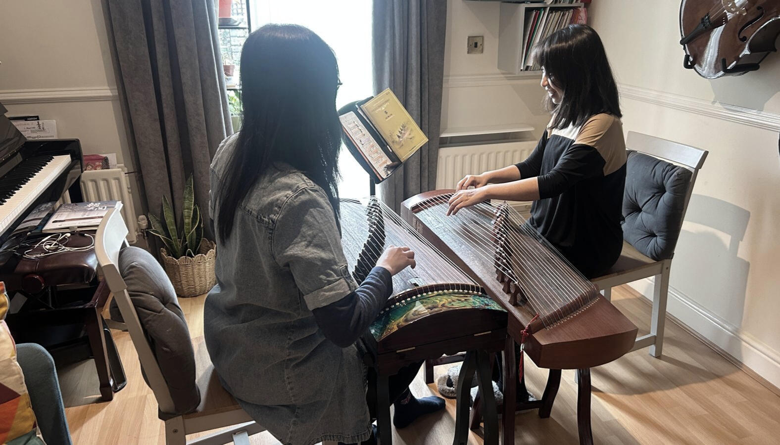 Jane Wang - Professional Guzheng Teacher in Winchester Jane Wang - Professional Guzheng Teacher in Winchester